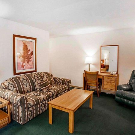 Quality Inn & Suites Bremerton Near Naval Shipyard Exteriör bild