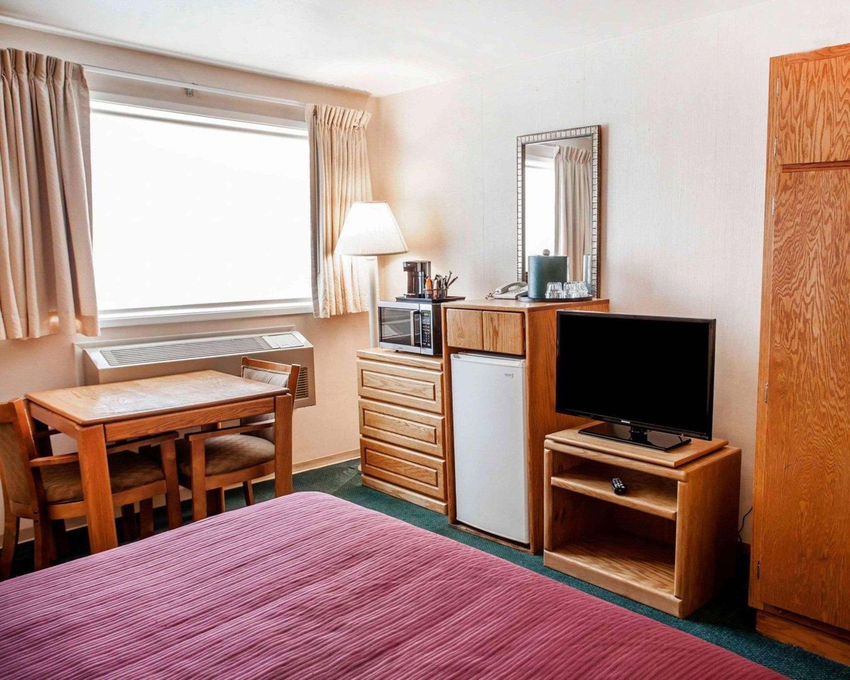 Quality Inn & Suites Bremerton Near Naval Shipyard Exteriör bild