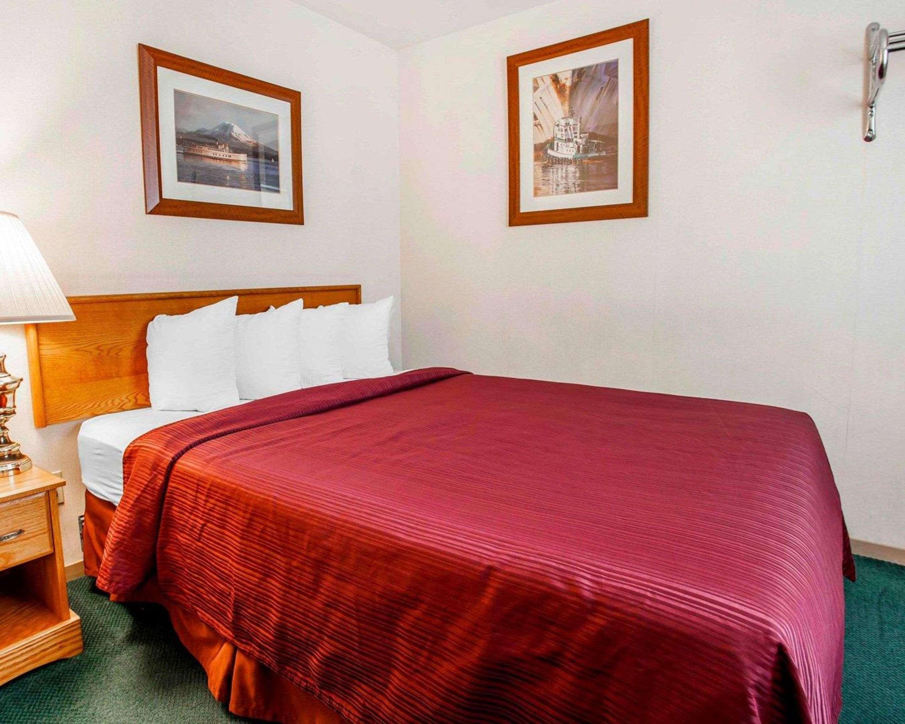 Quality Inn & Suites Bremerton Near Naval Shipyard Exteriör bild