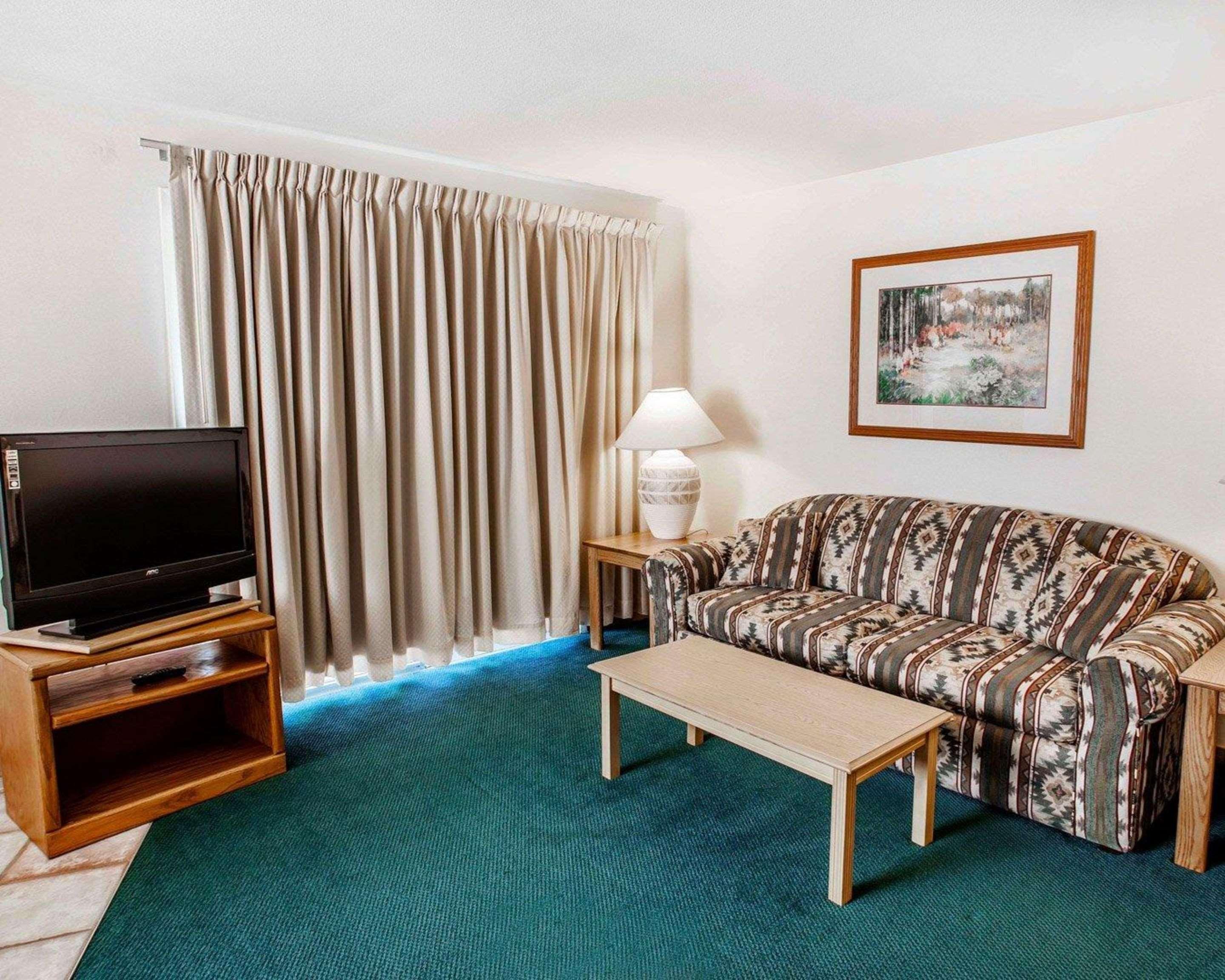 Quality Inn & Suites Bremerton Near Naval Shipyard Exteriör bild