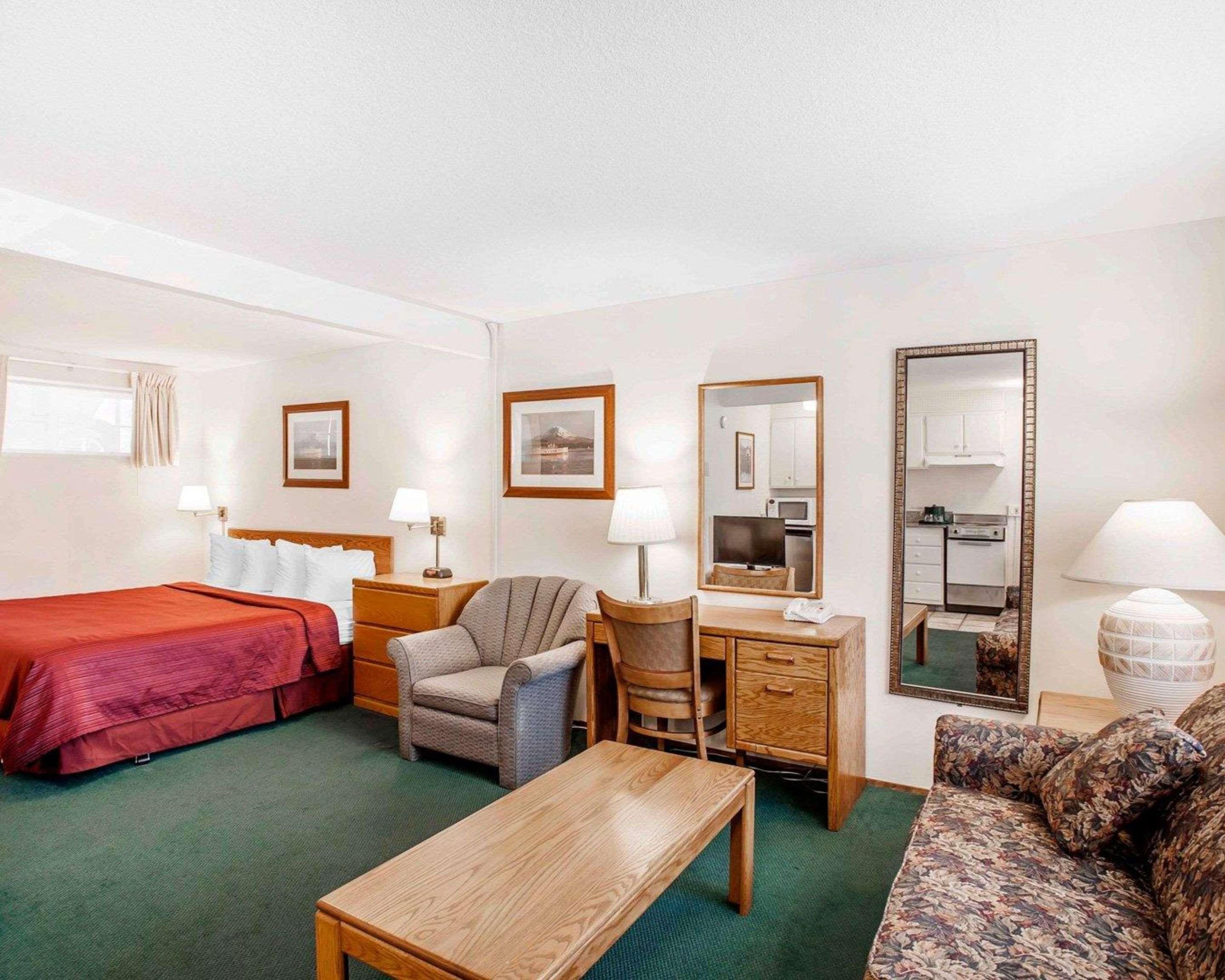 Quality Inn & Suites Bremerton Near Naval Shipyard Exteriör bild