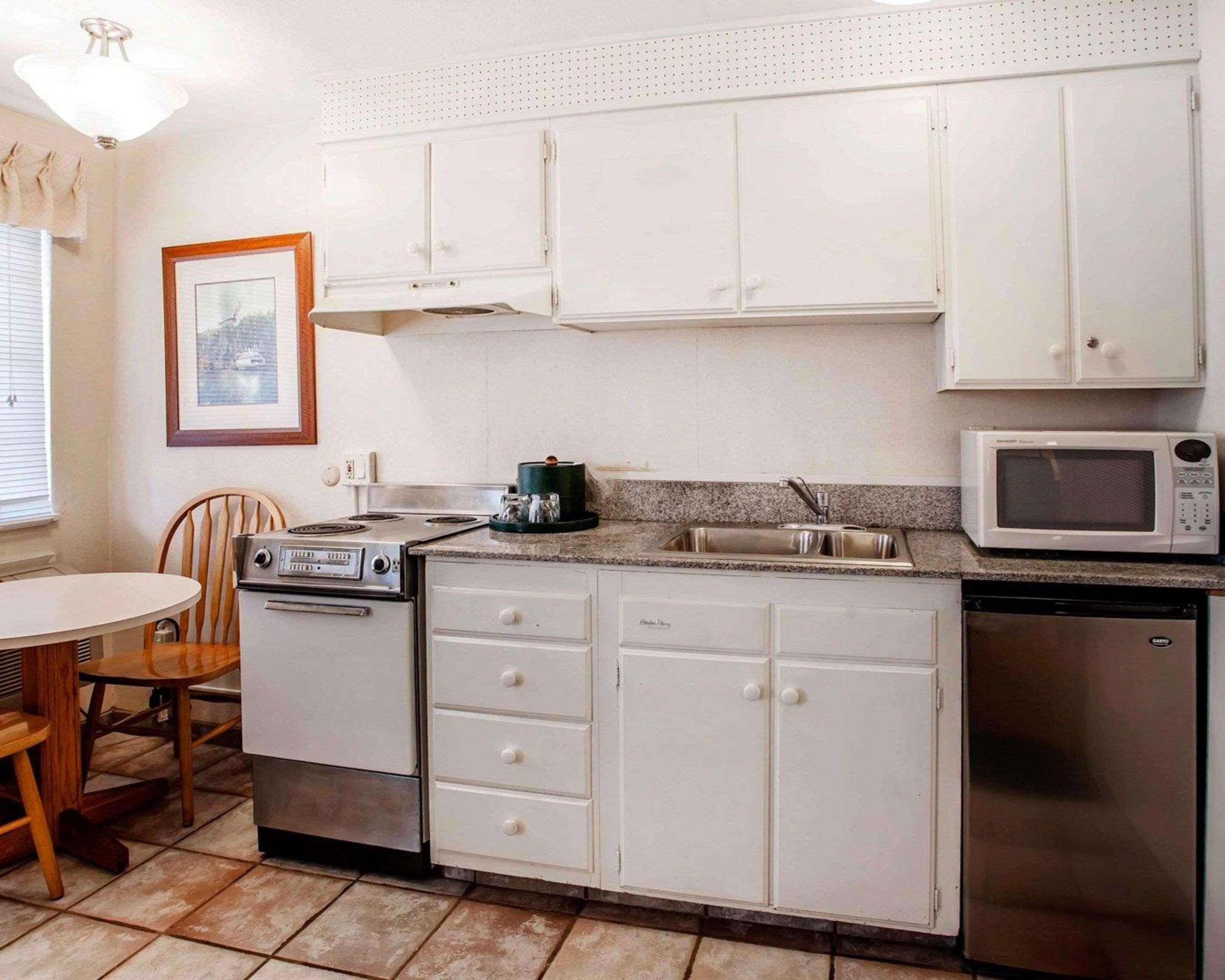 Quality Inn & Suites Bremerton Near Naval Shipyard Exteriör bild