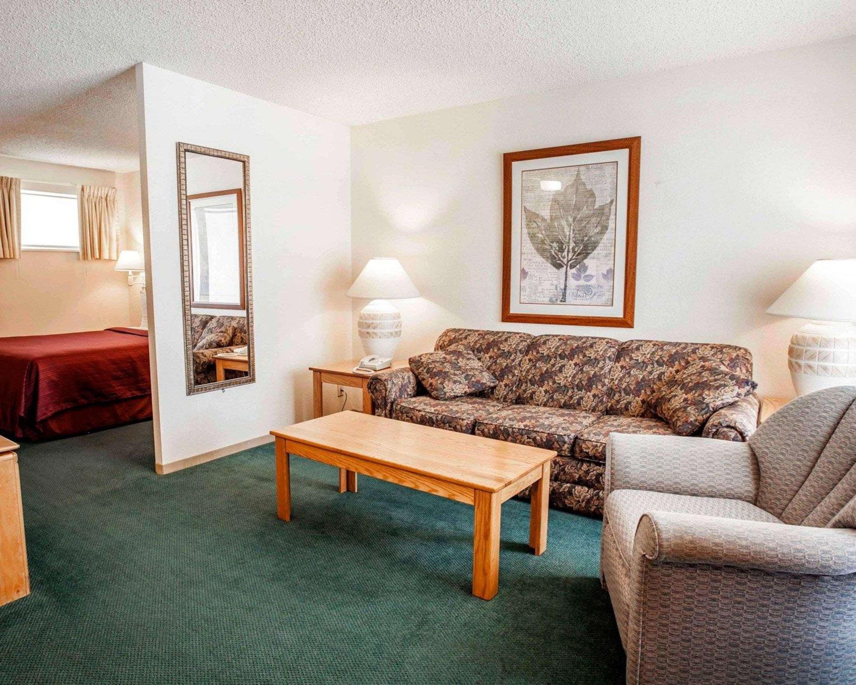 Quality Inn & Suites Bremerton Near Naval Shipyard Exteriör bild
