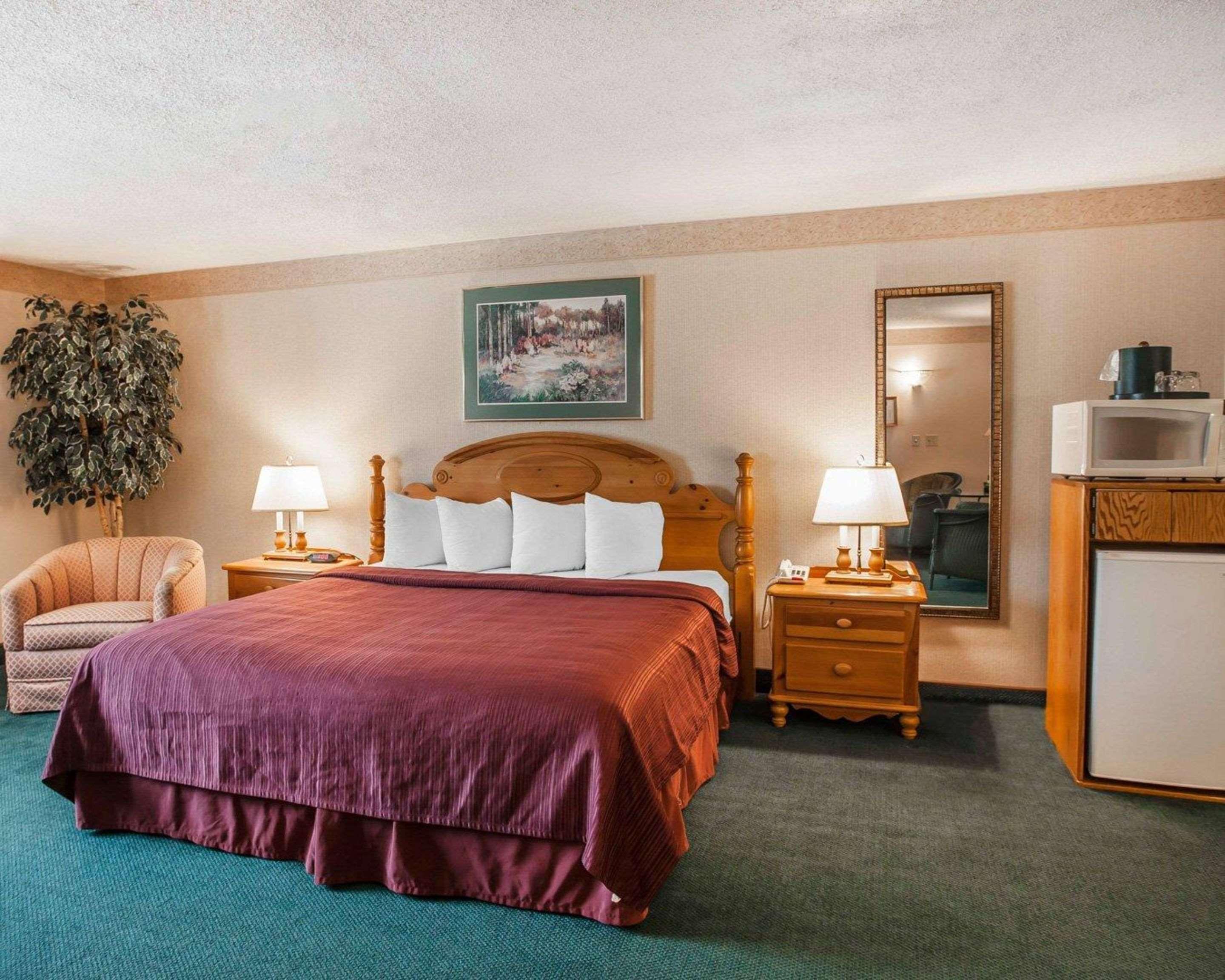 Quality Inn & Suites Bremerton Near Naval Shipyard Exteriör bild