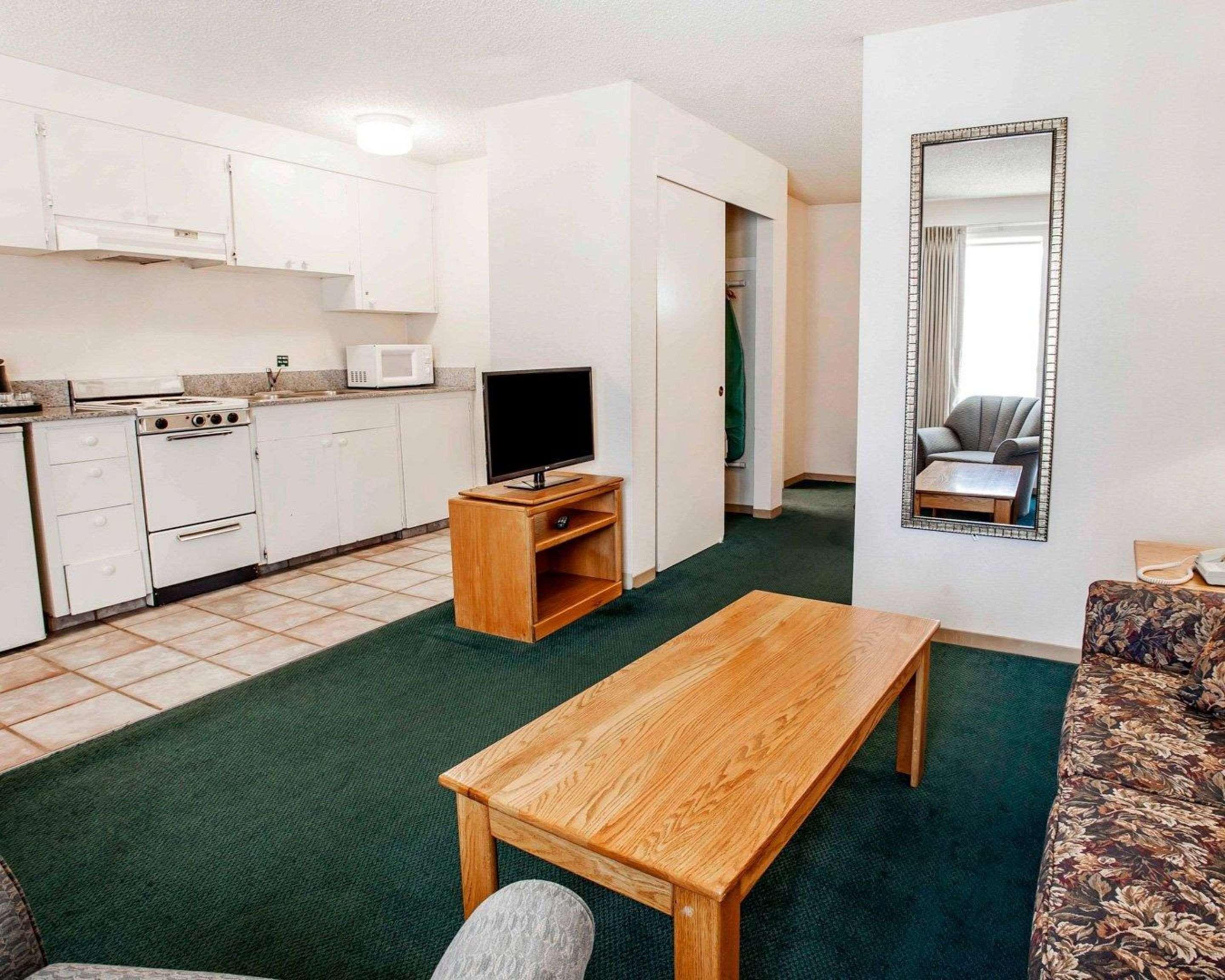 Quality Inn & Suites Bremerton Near Naval Shipyard Exteriör bild