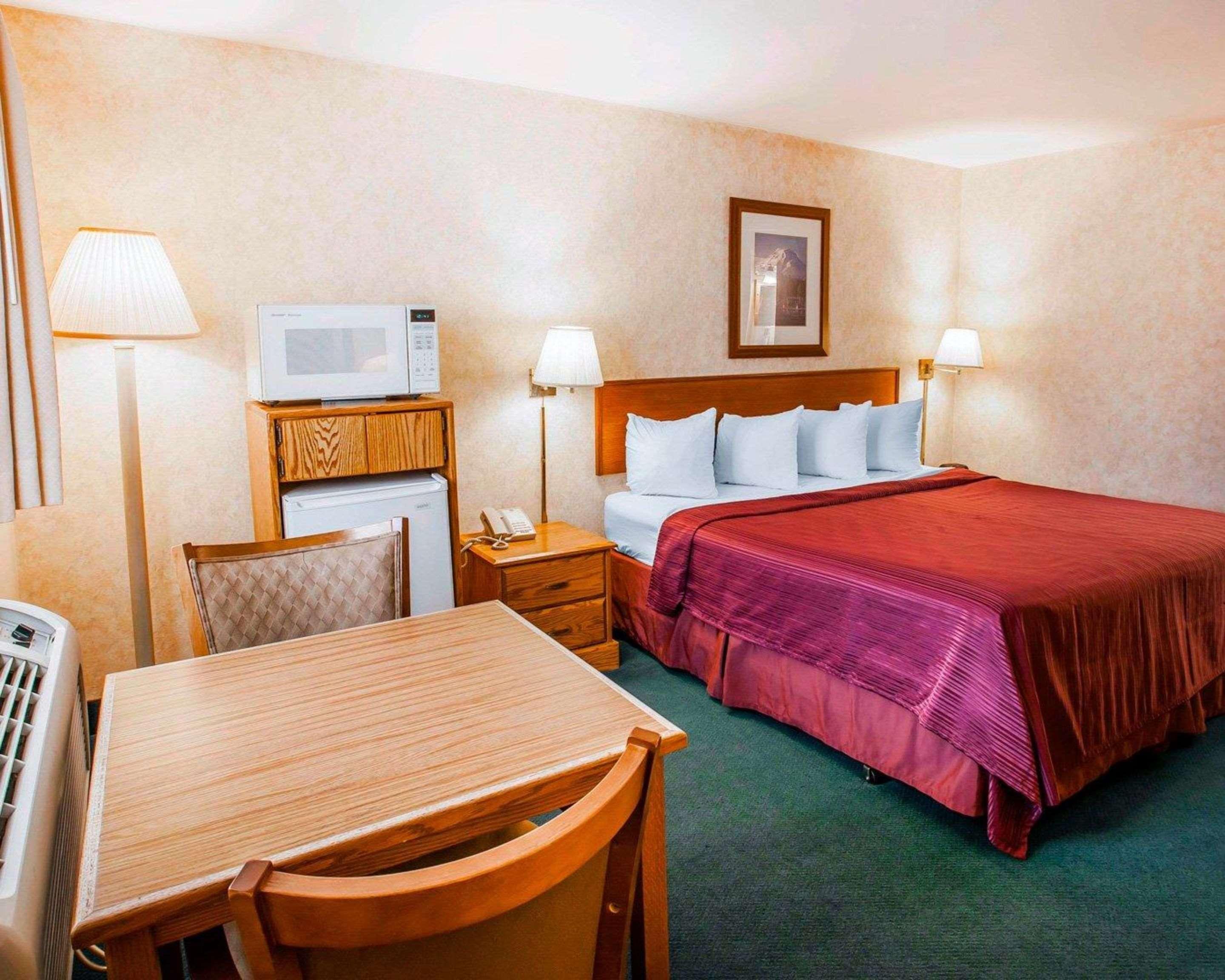 Quality Inn & Suites Bremerton Near Naval Shipyard Exteriör bild