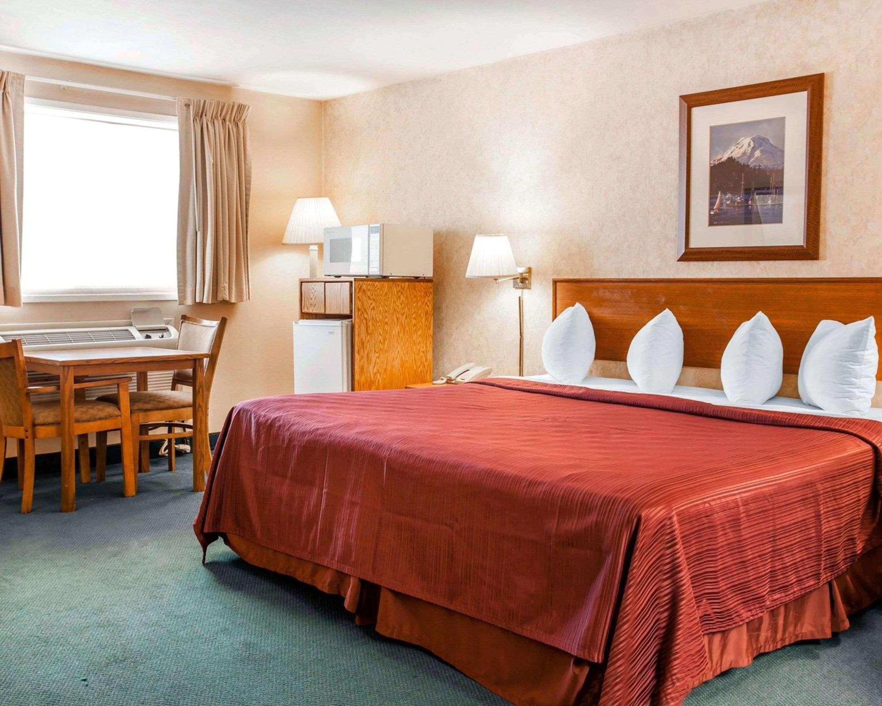 Quality Inn & Suites Bremerton Near Naval Shipyard Exteriör bild