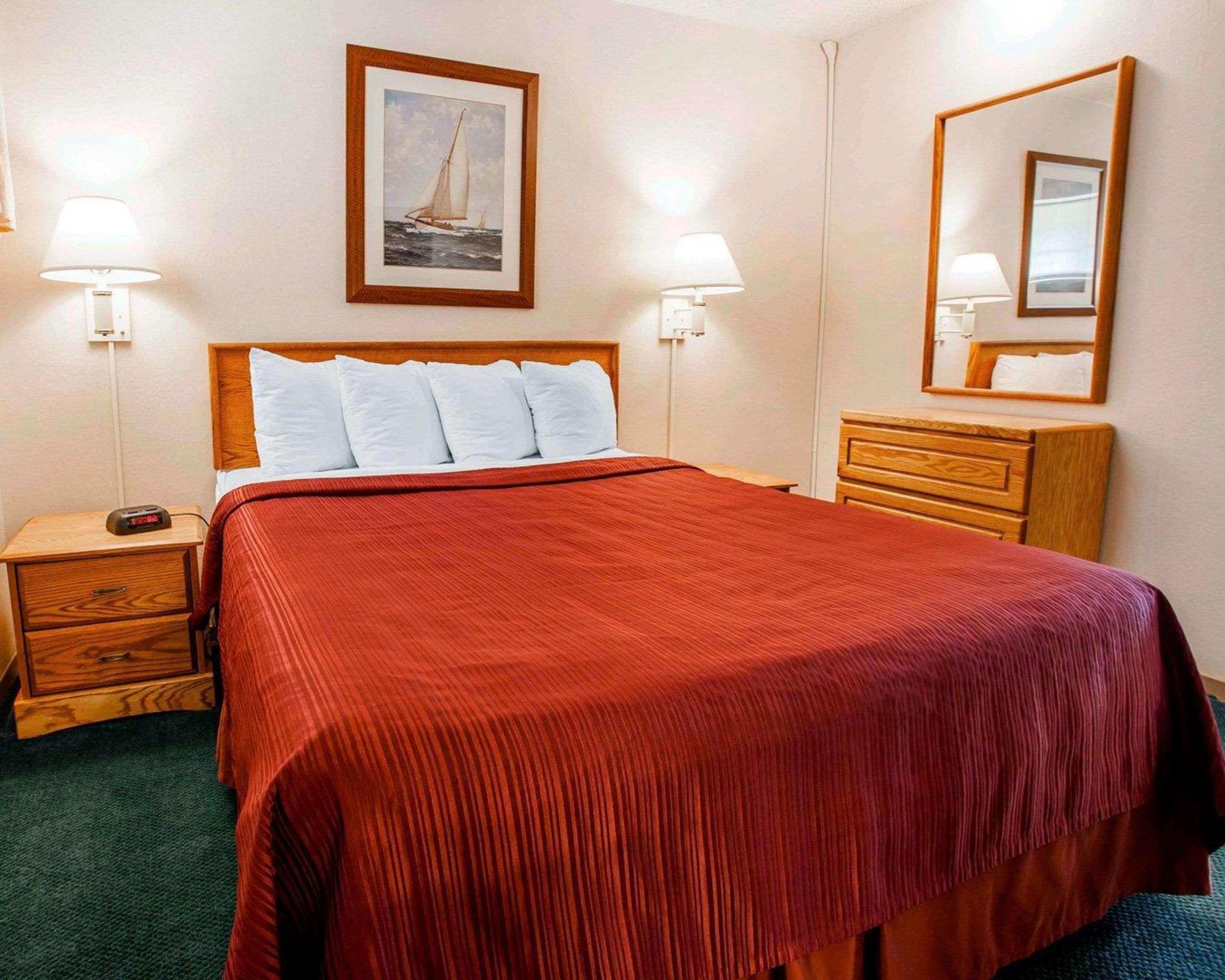 Quality Inn & Suites Bremerton Near Naval Shipyard Exteriör bild