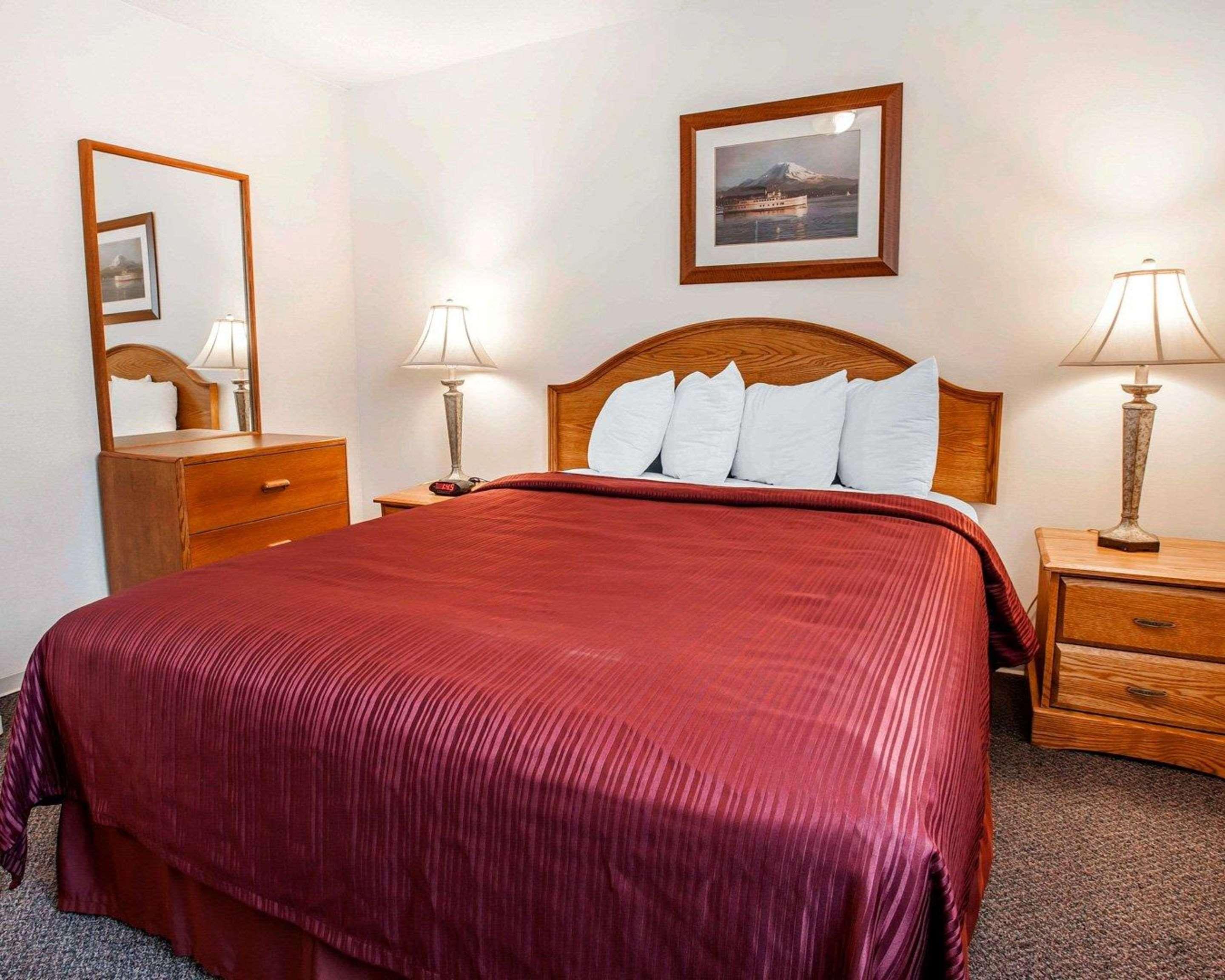 Quality Inn & Suites Bremerton Near Naval Shipyard Exteriör bild