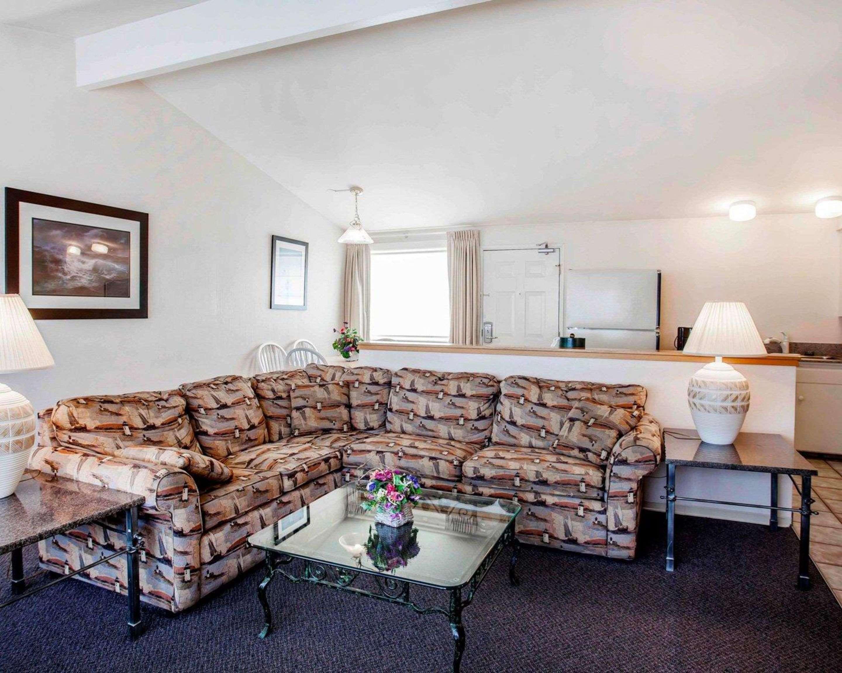 Quality Inn & Suites Bremerton Near Naval Shipyard Exteriör bild