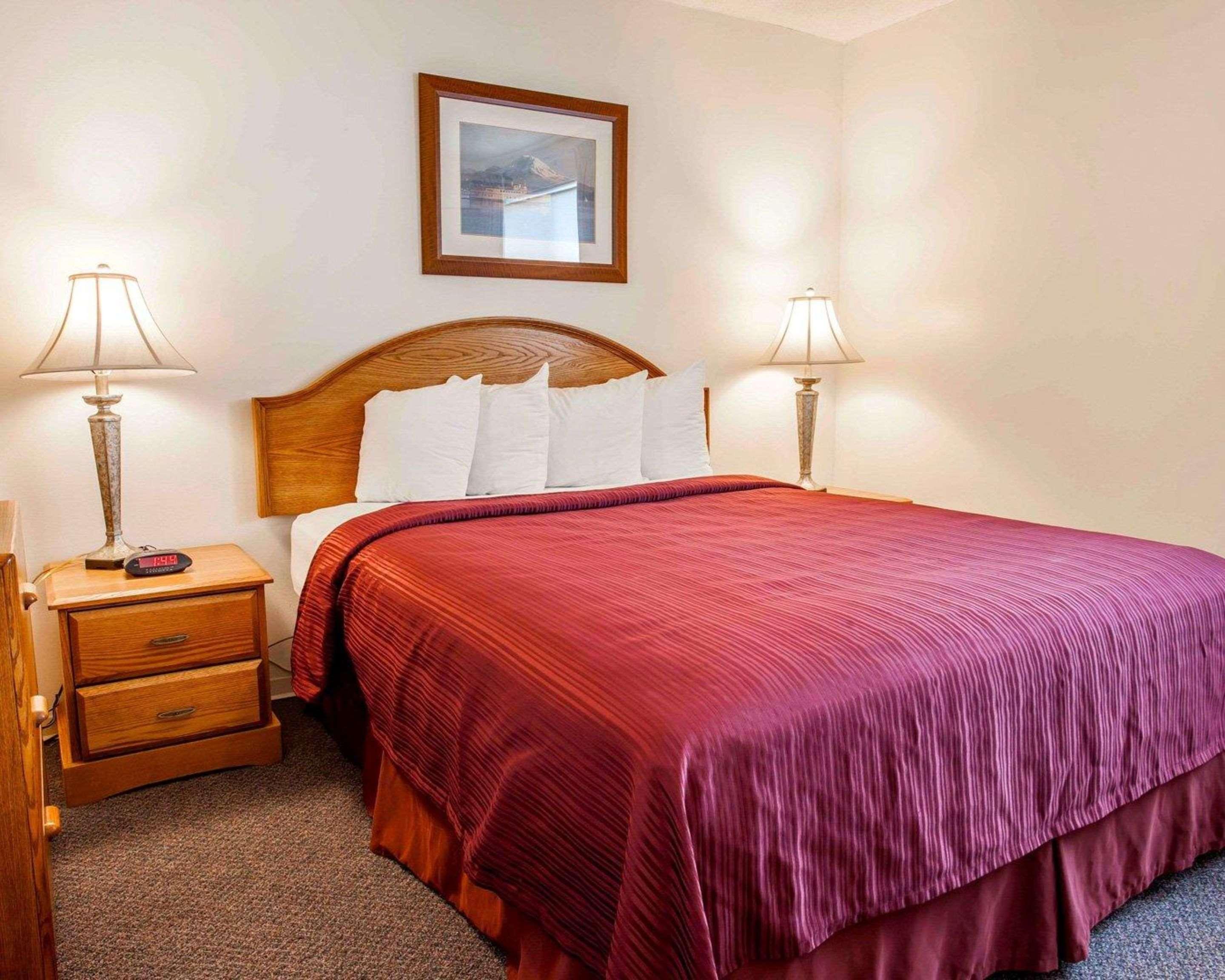 Quality Inn & Suites Bremerton Near Naval Shipyard Exteriör bild