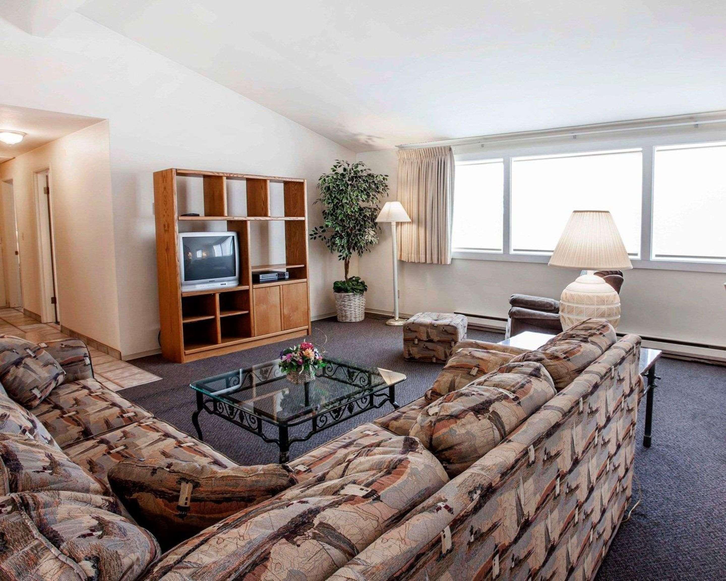 Quality Inn & Suites Bremerton Near Naval Shipyard Exteriör bild