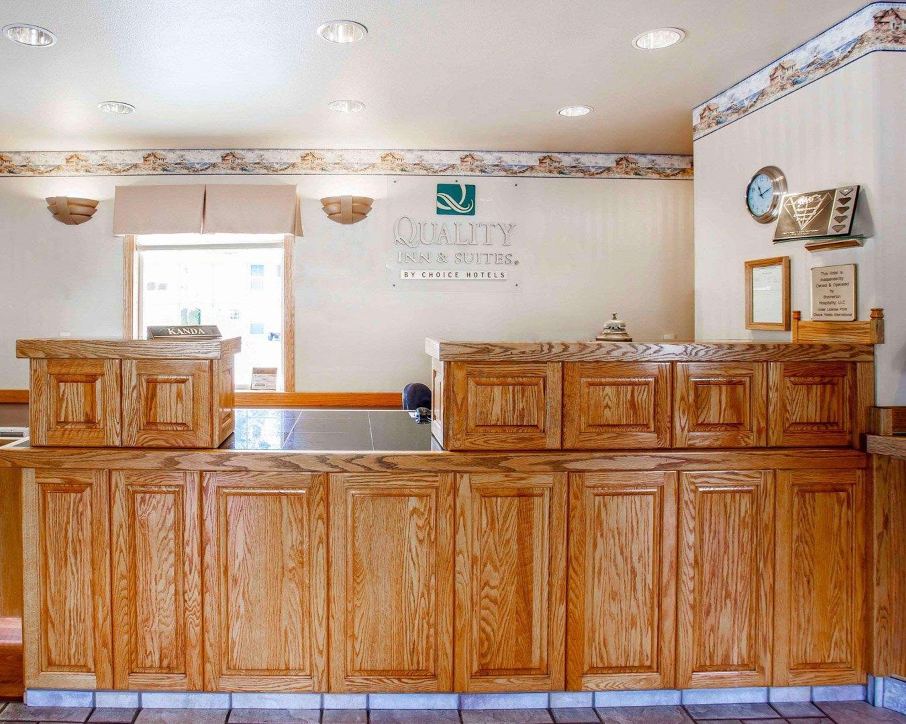 Quality Inn & Suites Bremerton Near Naval Shipyard Exteriör bild