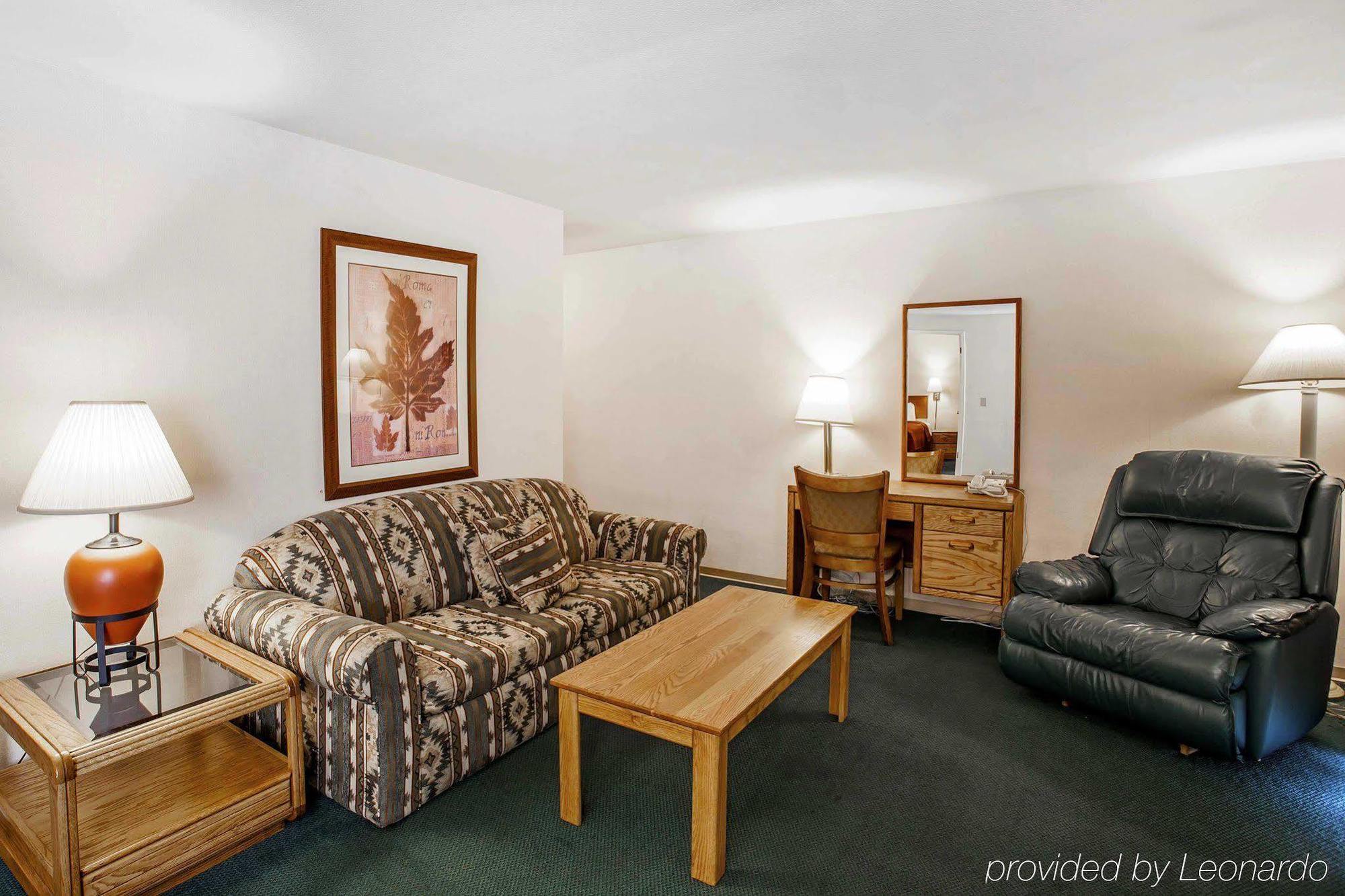 Quality Inn & Suites Bremerton Near Naval Shipyard Exteriör bild