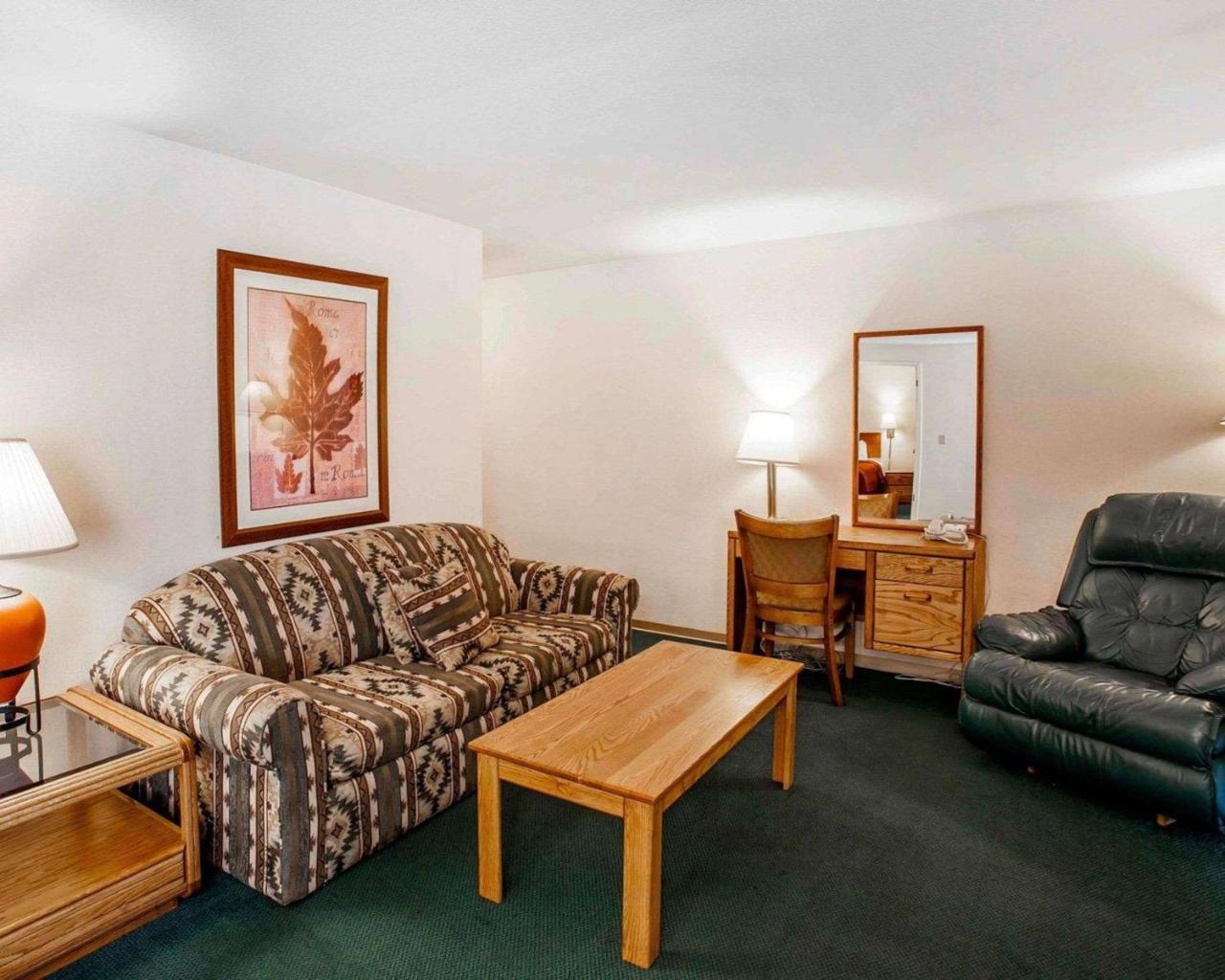 Quality Inn & Suites Bremerton Near Naval Shipyard Exteriör bild