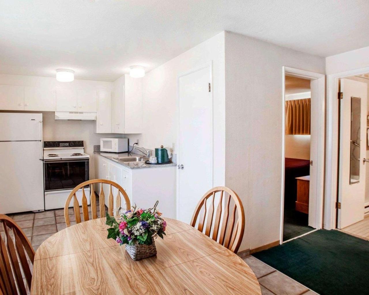 Quality Inn & Suites Bremerton Near Naval Shipyard Exteriör bild