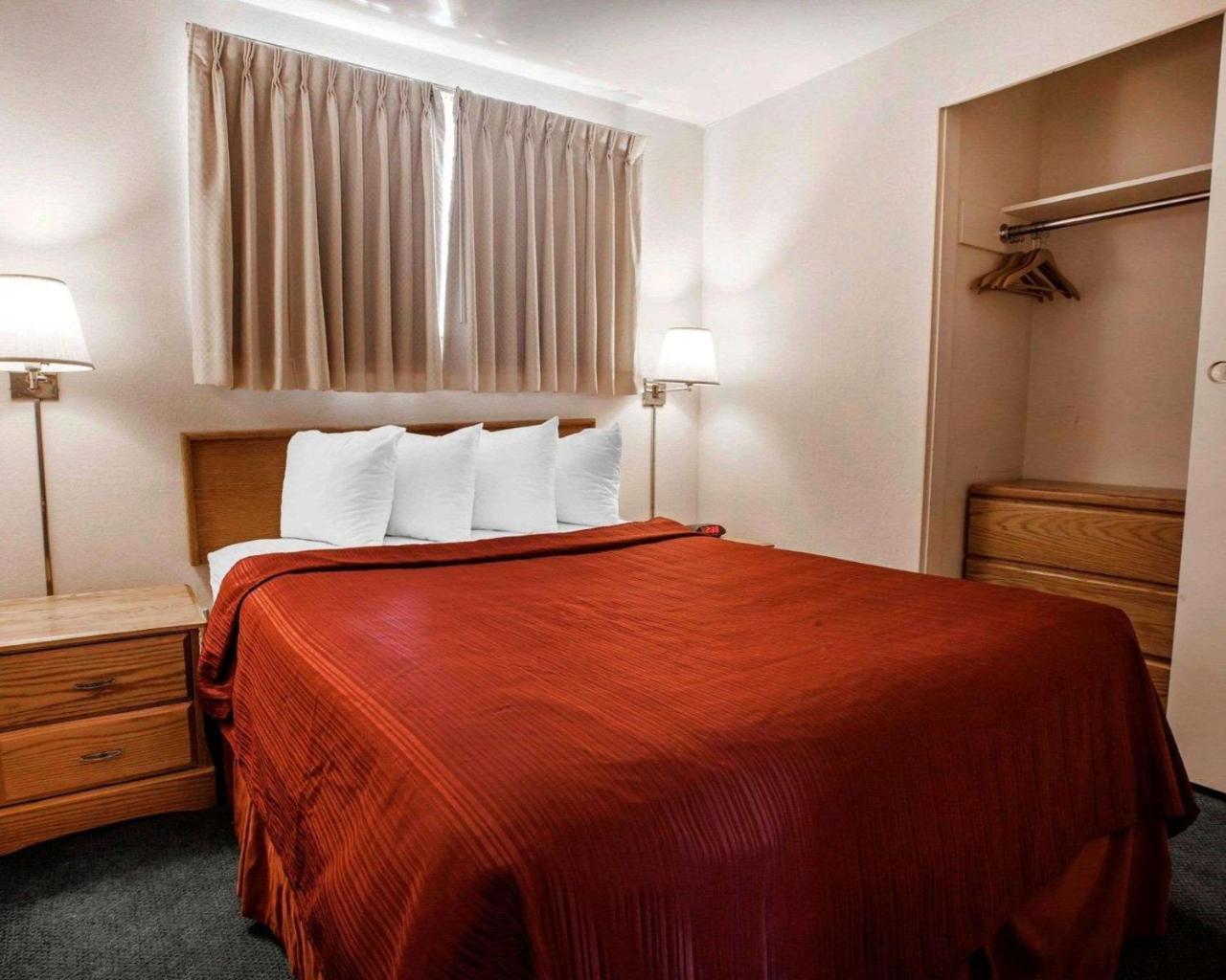 Quality Inn & Suites Bremerton Near Naval Shipyard Exteriör bild