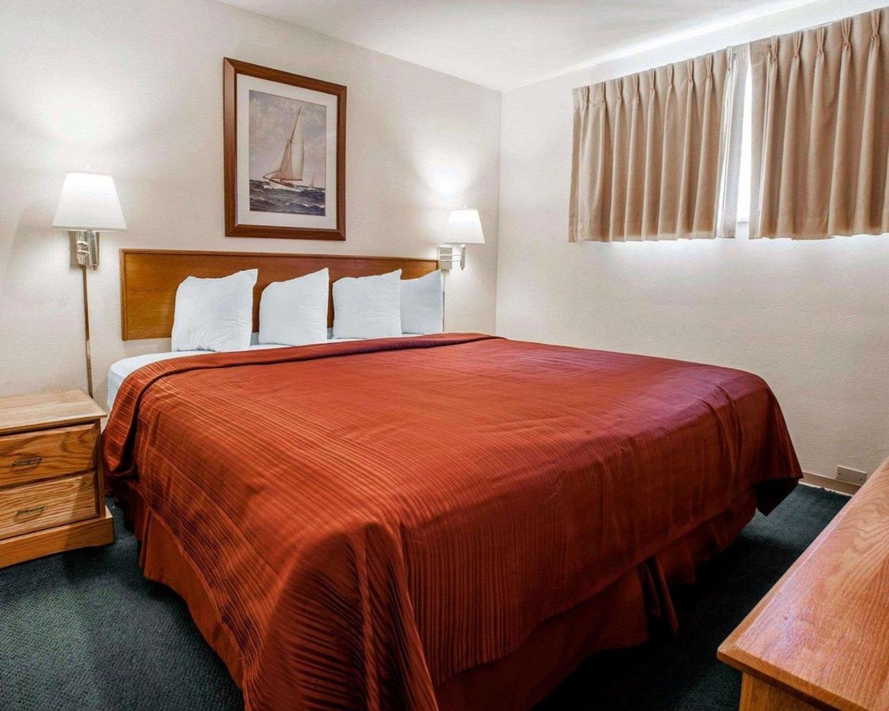 Quality Inn & Suites Bremerton Near Naval Shipyard Exteriör bild