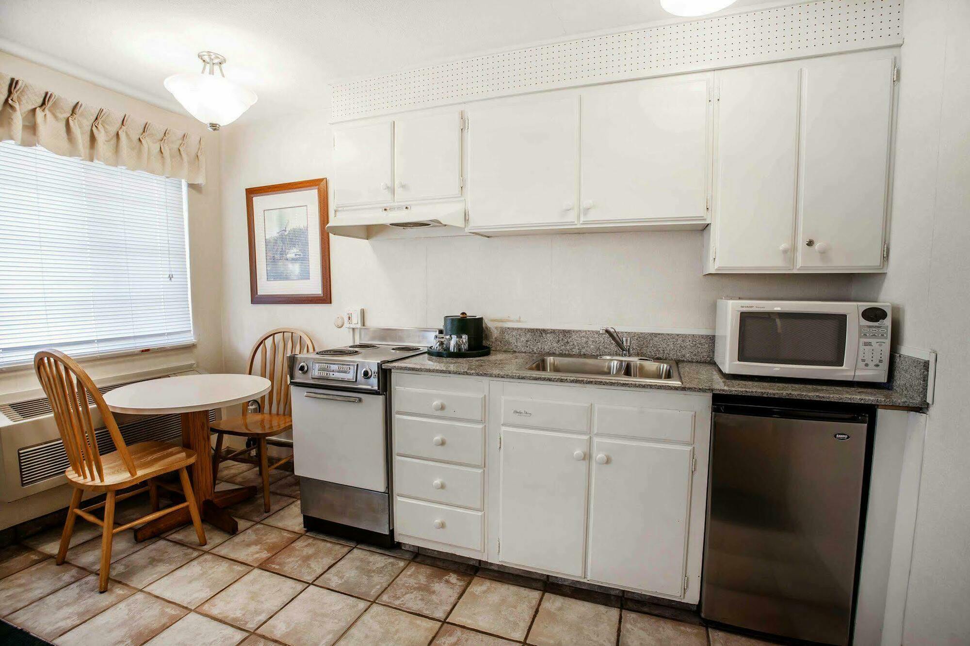 Quality Inn & Suites Bremerton Near Naval Shipyard Exteriör bild