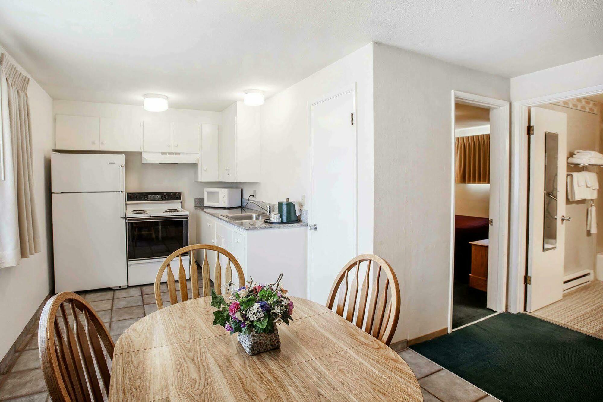 Quality Inn & Suites Bremerton Near Naval Shipyard Exteriör bild